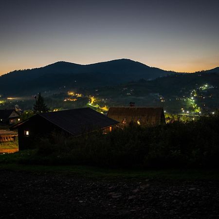 Lisoviy Zatyshok, Z Vidkrutum Litnim Baseynom Hotel Slavske Luaran gambar