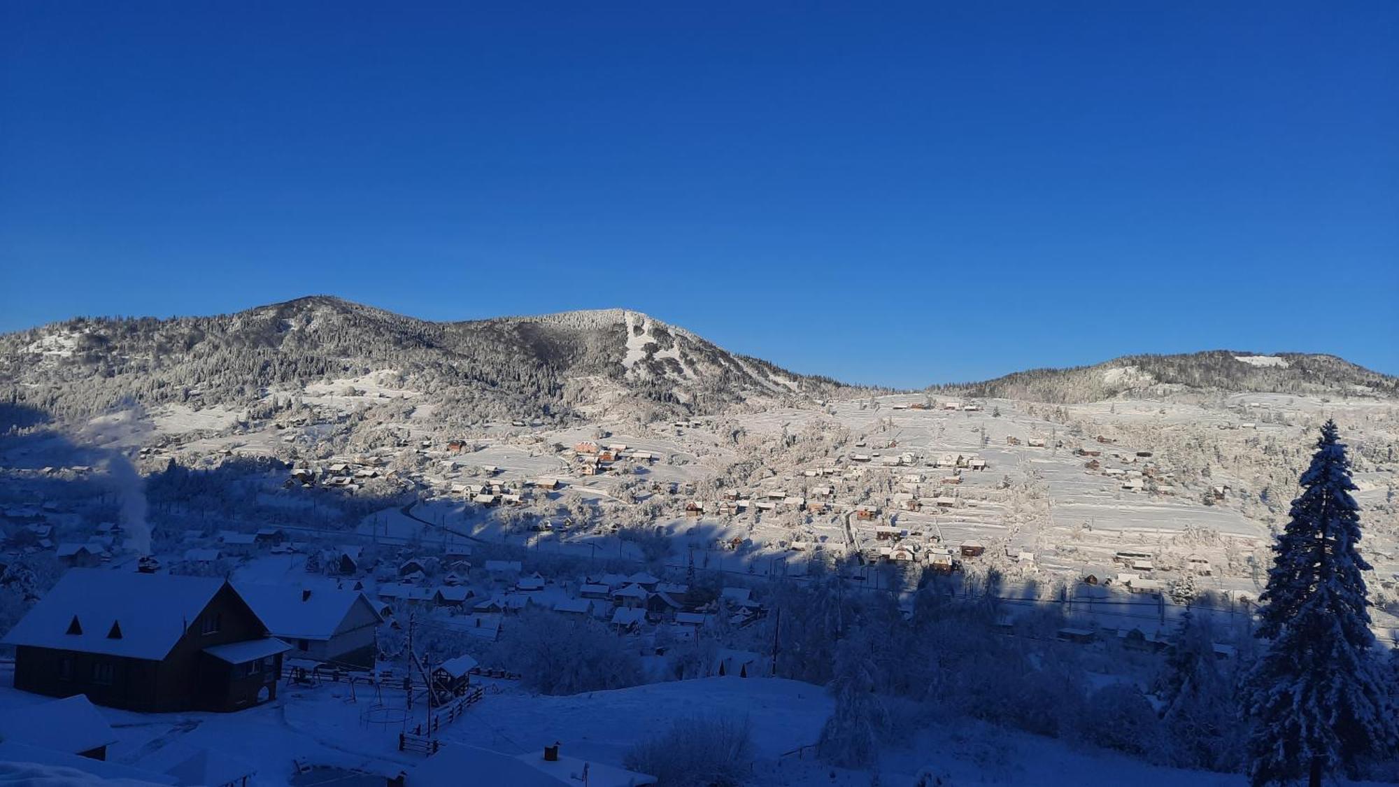Lisoviy Zatyshok, Z Vidkrutum Litnim Baseynom Hotel Slavske Luaran gambar