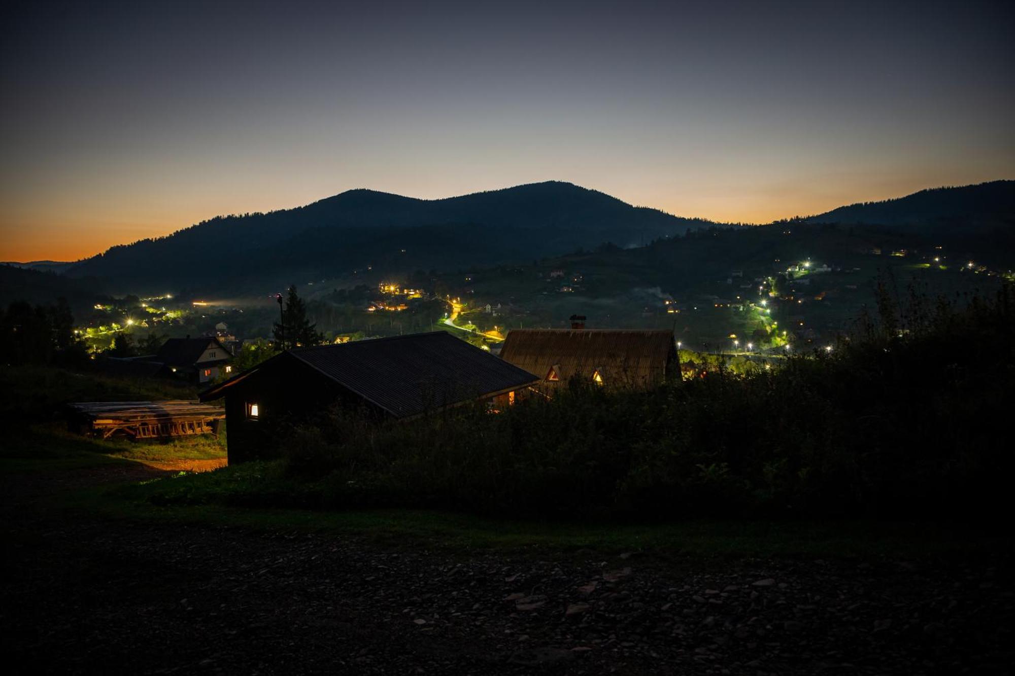 Lisoviy Zatyshok, Z Vidkrutum Litnim Baseynom Hotel Slavske Luaran gambar