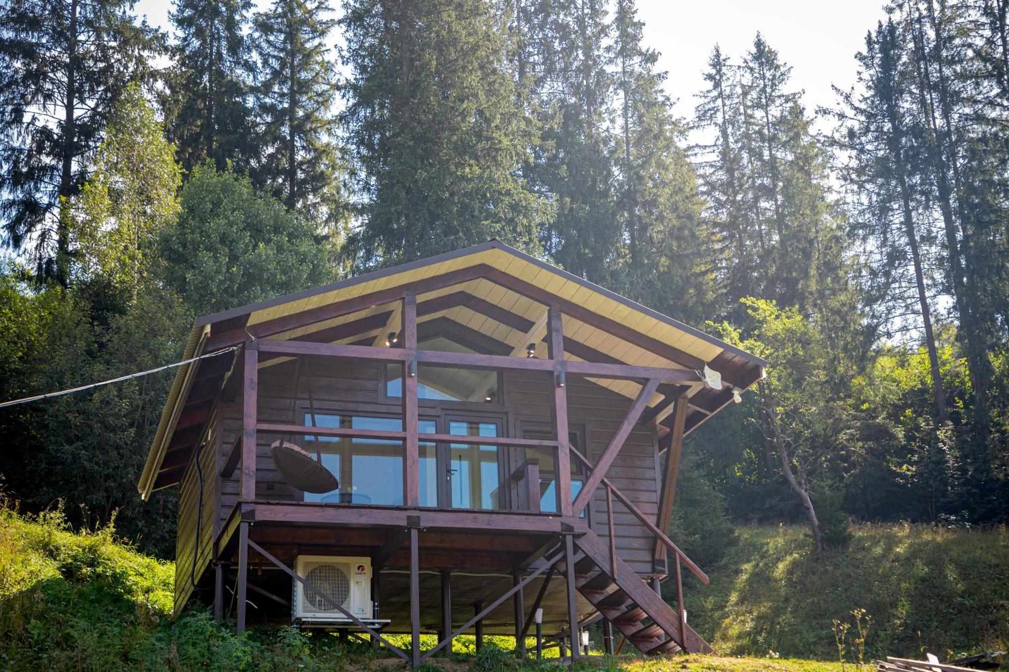 Lisoviy Zatyshok, Z Vidkrutum Litnim Baseynom Hotel Slavske Luaran gambar