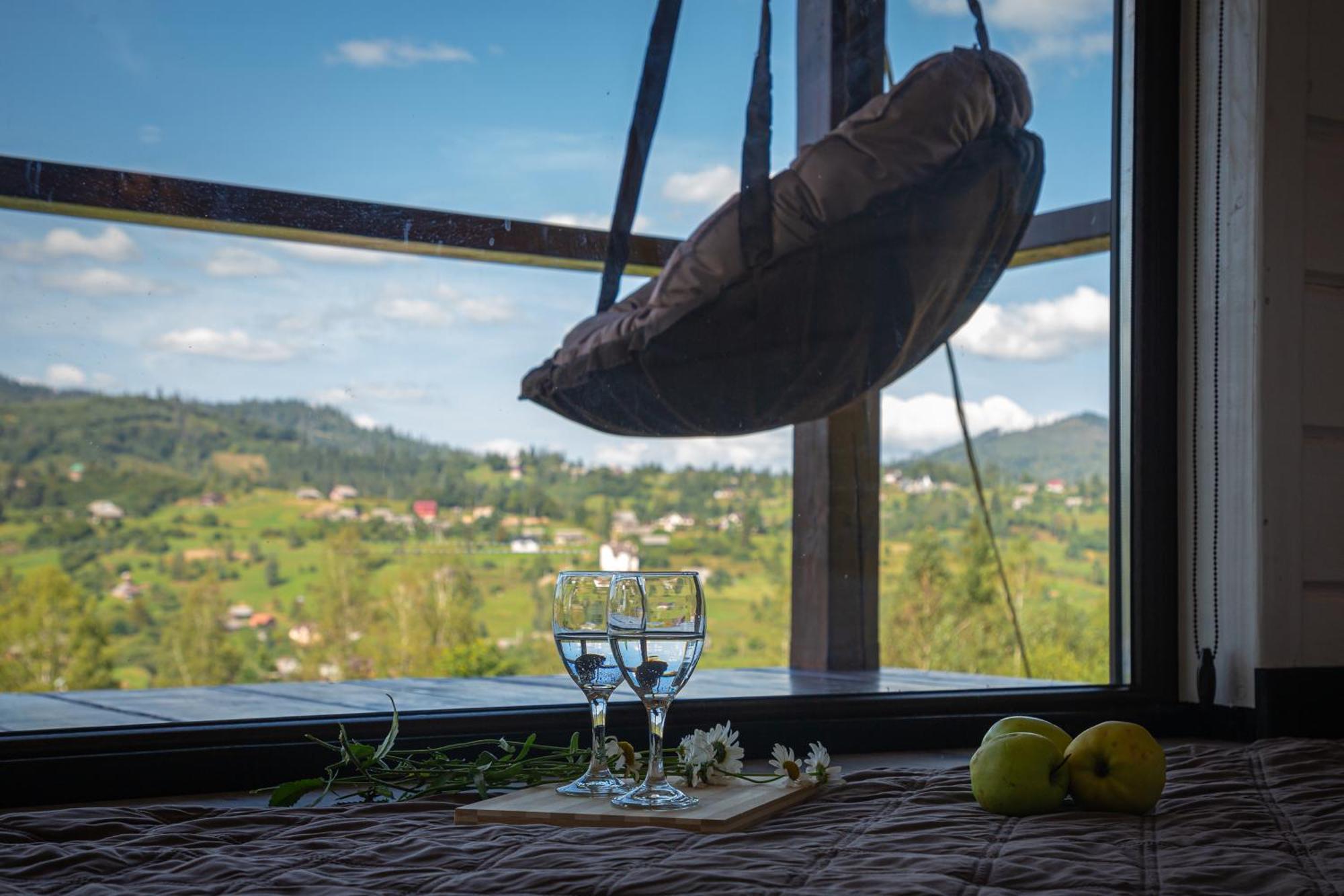 Lisoviy Zatyshok, Z Vidkrutum Litnim Baseynom Hotel Slavske Luaran gambar