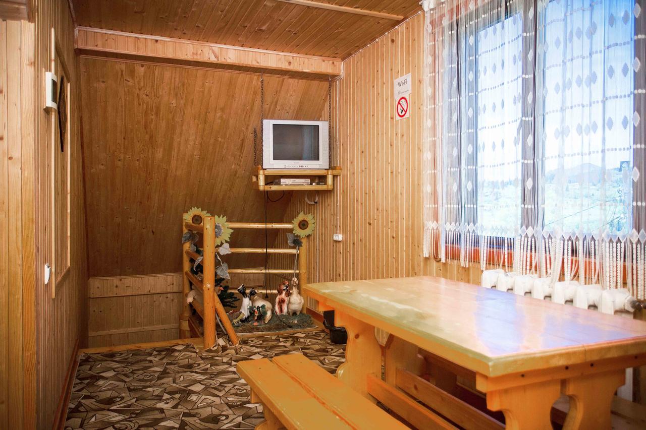 Lisoviy Zatyshok, Z Vidkrutum Litnim Baseynom Hotel Slavske Luaran gambar