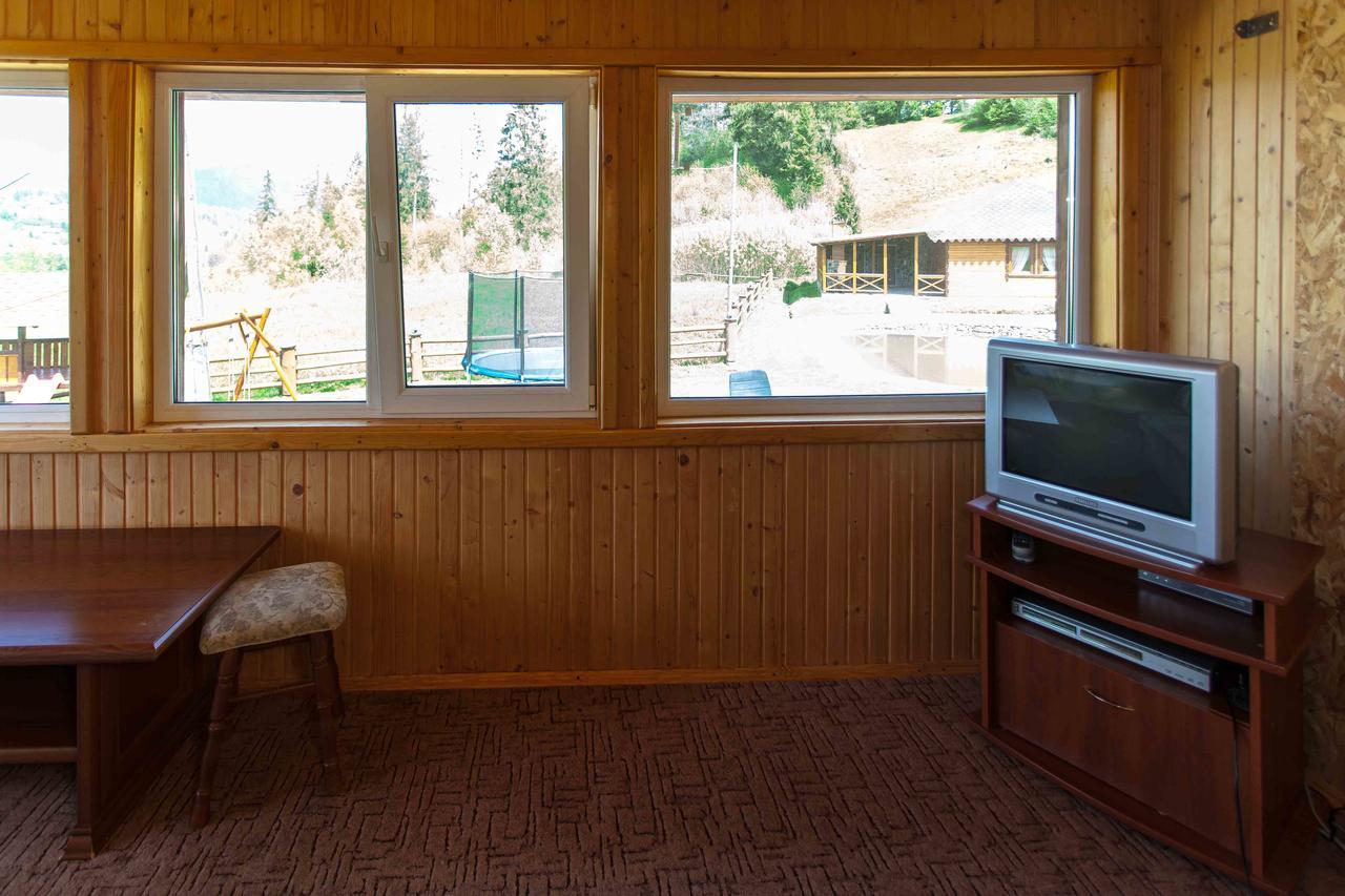 Lisoviy Zatyshok, Z Vidkrutum Litnim Baseynom Hotel Slavske Luaran gambar
