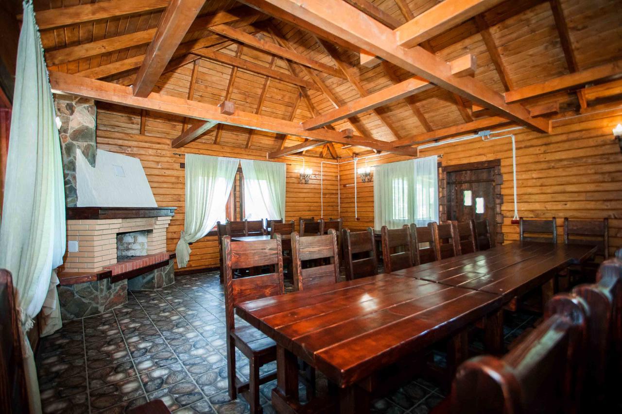 Lisoviy Zatyshok, Z Vidkrutum Litnim Baseynom Hotel Slavske Luaran gambar