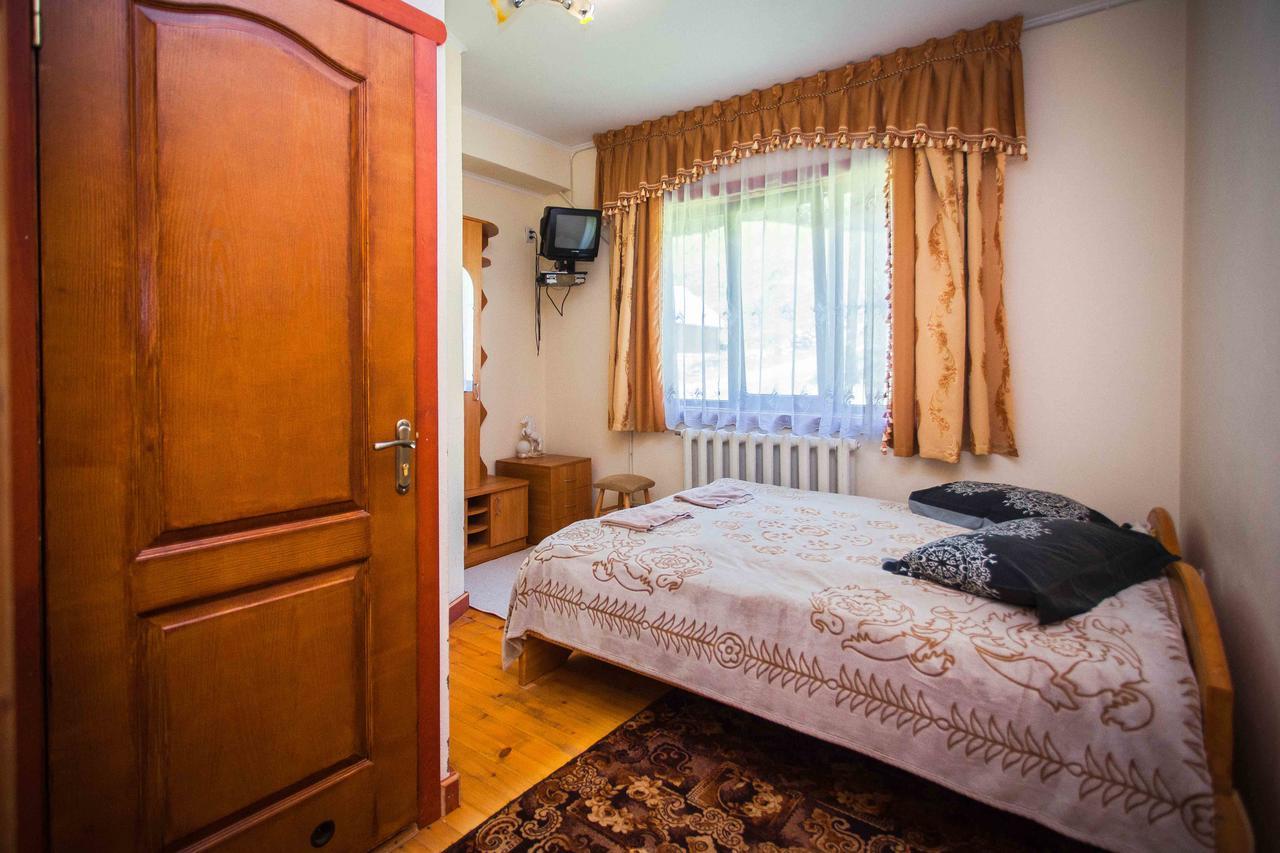 Lisoviy Zatyshok, Z Vidkrutum Litnim Baseynom Hotel Slavske Luaran gambar