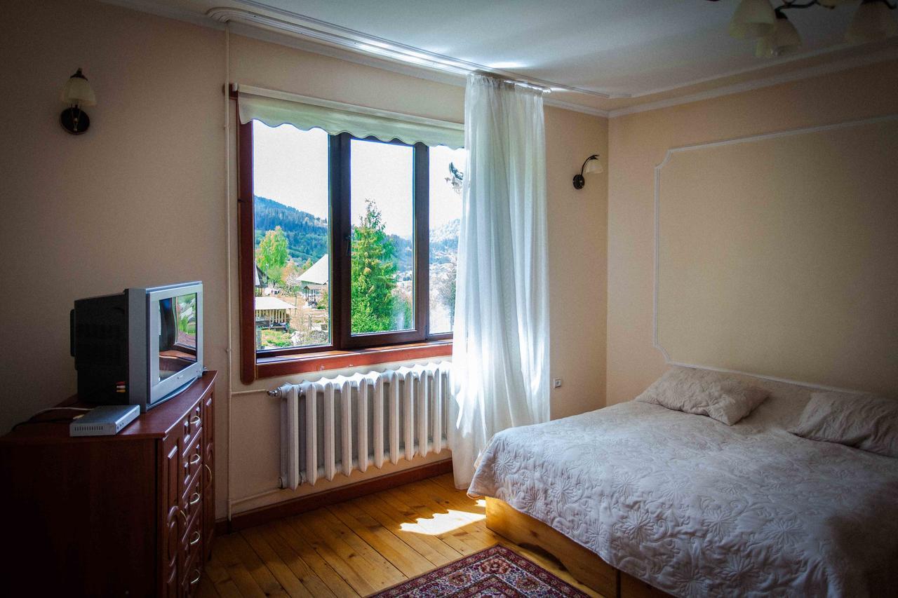 Lisoviy Zatyshok, Z Vidkrutum Litnim Baseynom Hotel Slavske Luaran gambar