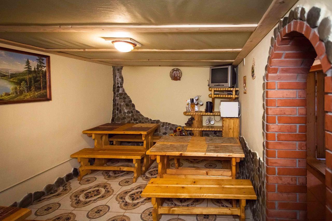 Lisoviy Zatyshok, Z Vidkrutum Litnim Baseynom Hotel Slavske Luaran gambar